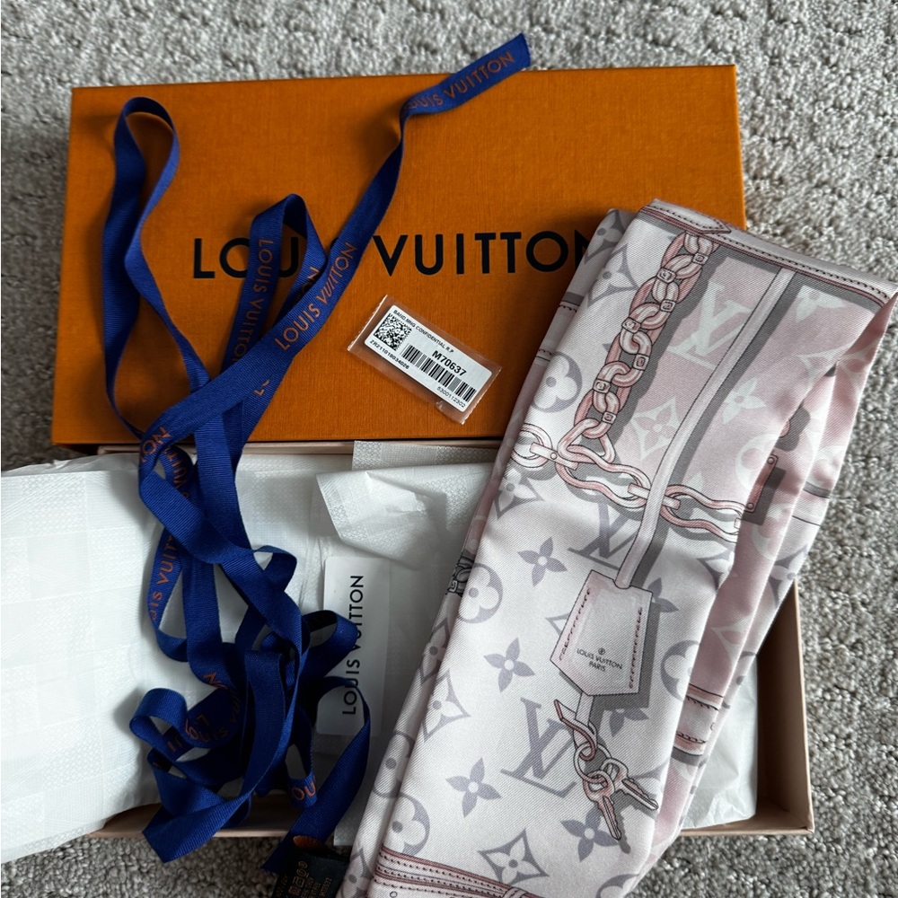 Louis Vuitton Monogram Confidential Bandeau Pink and white Scarf
